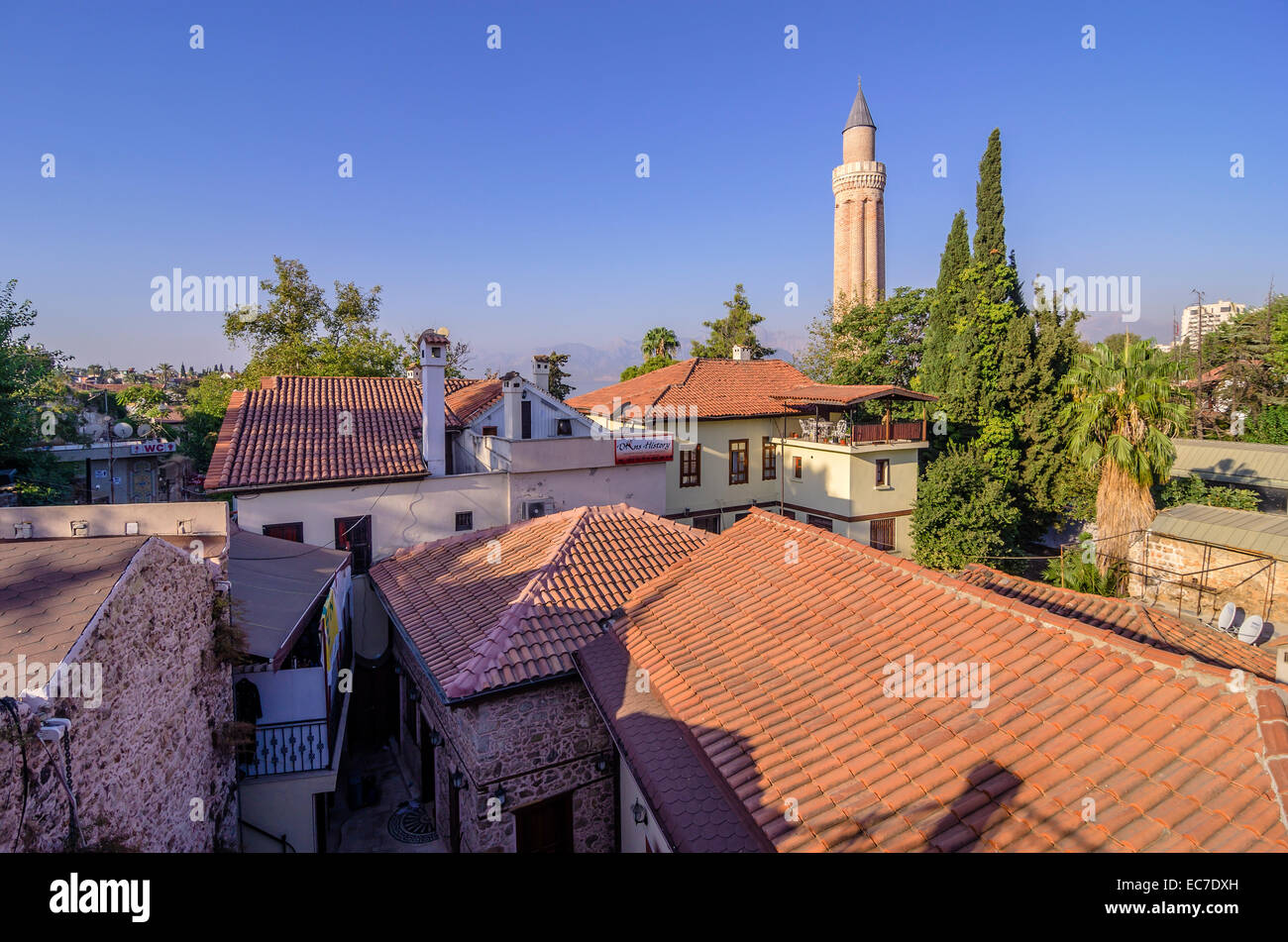 La Turchia, il Medio Oriente, Antalya, Kaleici, vista città con Minare Yivli Foto Stock