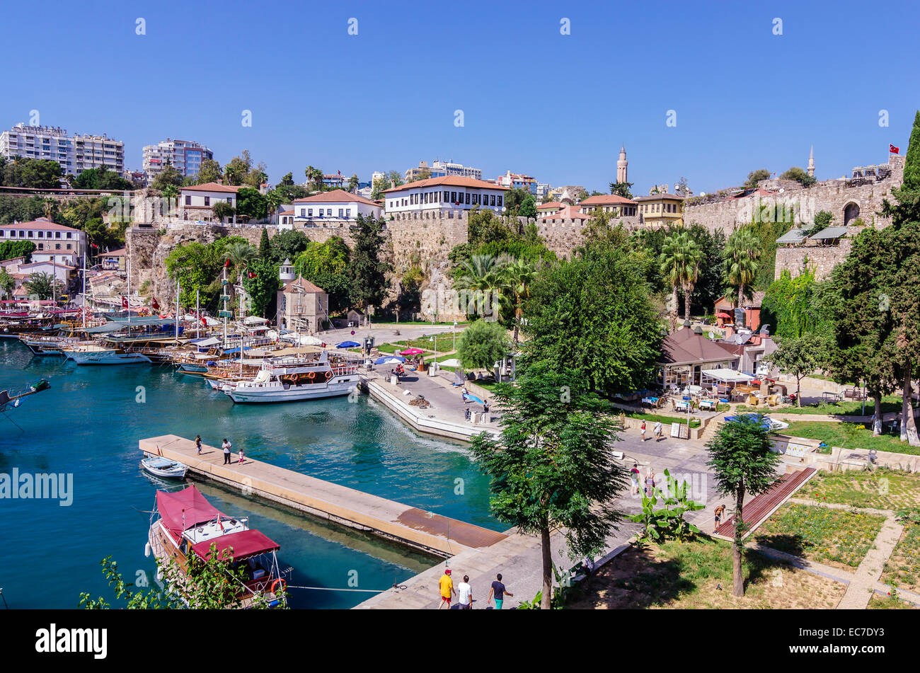 La Turchia, il Medio Oriente, Antalya, Kaleici, vista del porto e della città vecchia Foto Stock