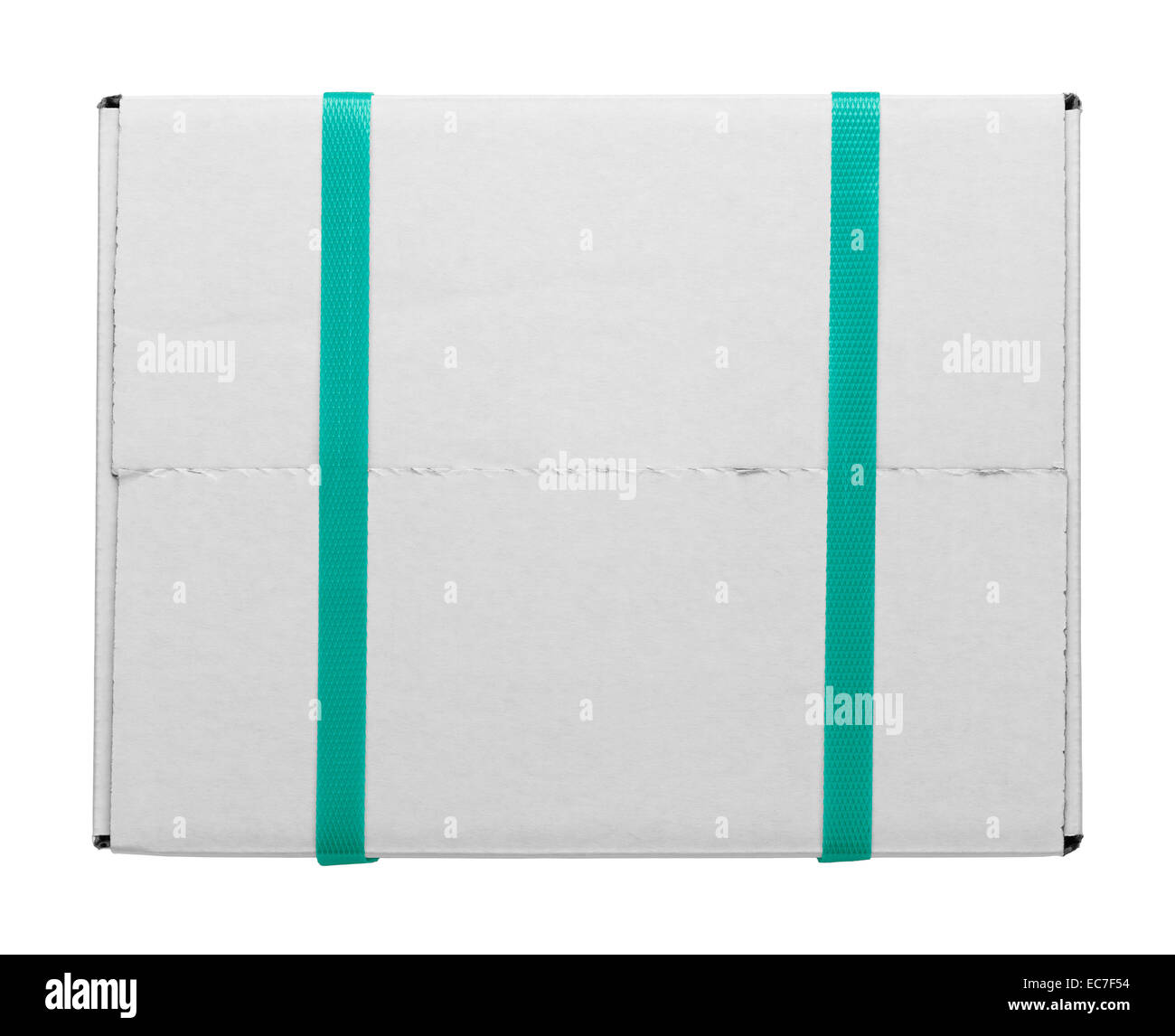Cartoncino bianco scatola di spedizione verde con fascette in plastica isolato su sfondo bianco. Foto Stock