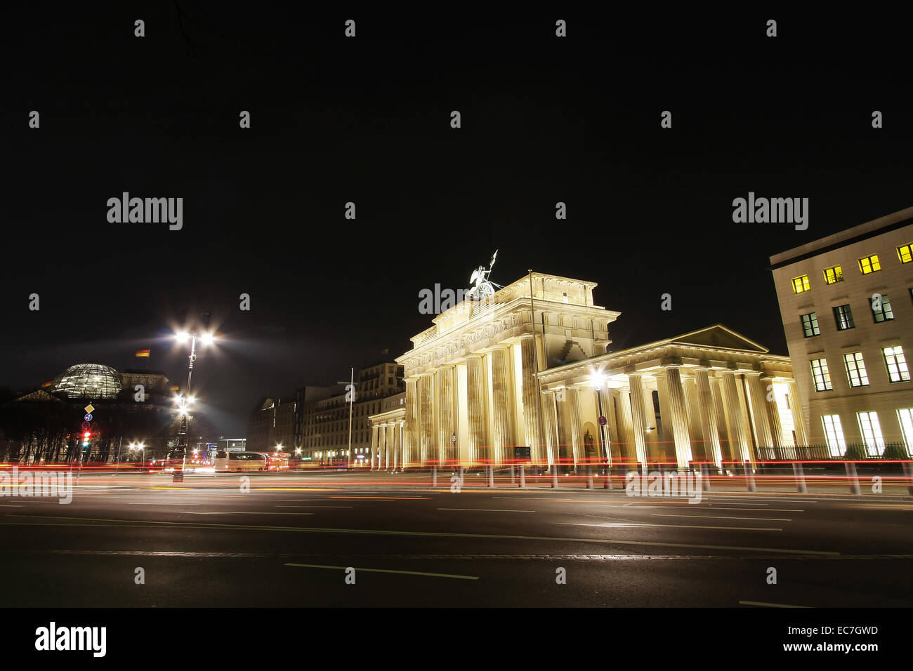 La Porta di Brandeburgo, Berlino, nightshot Foto Stock