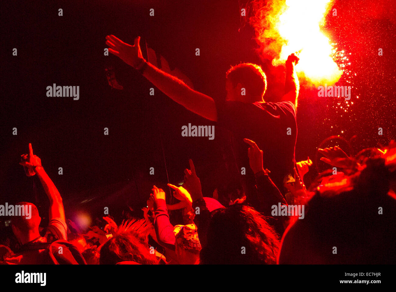 Kasabian eseguendo sulla fase della piramide presso il festival di Glastonbury nel Somerset, Inghilterra. Foto Stock