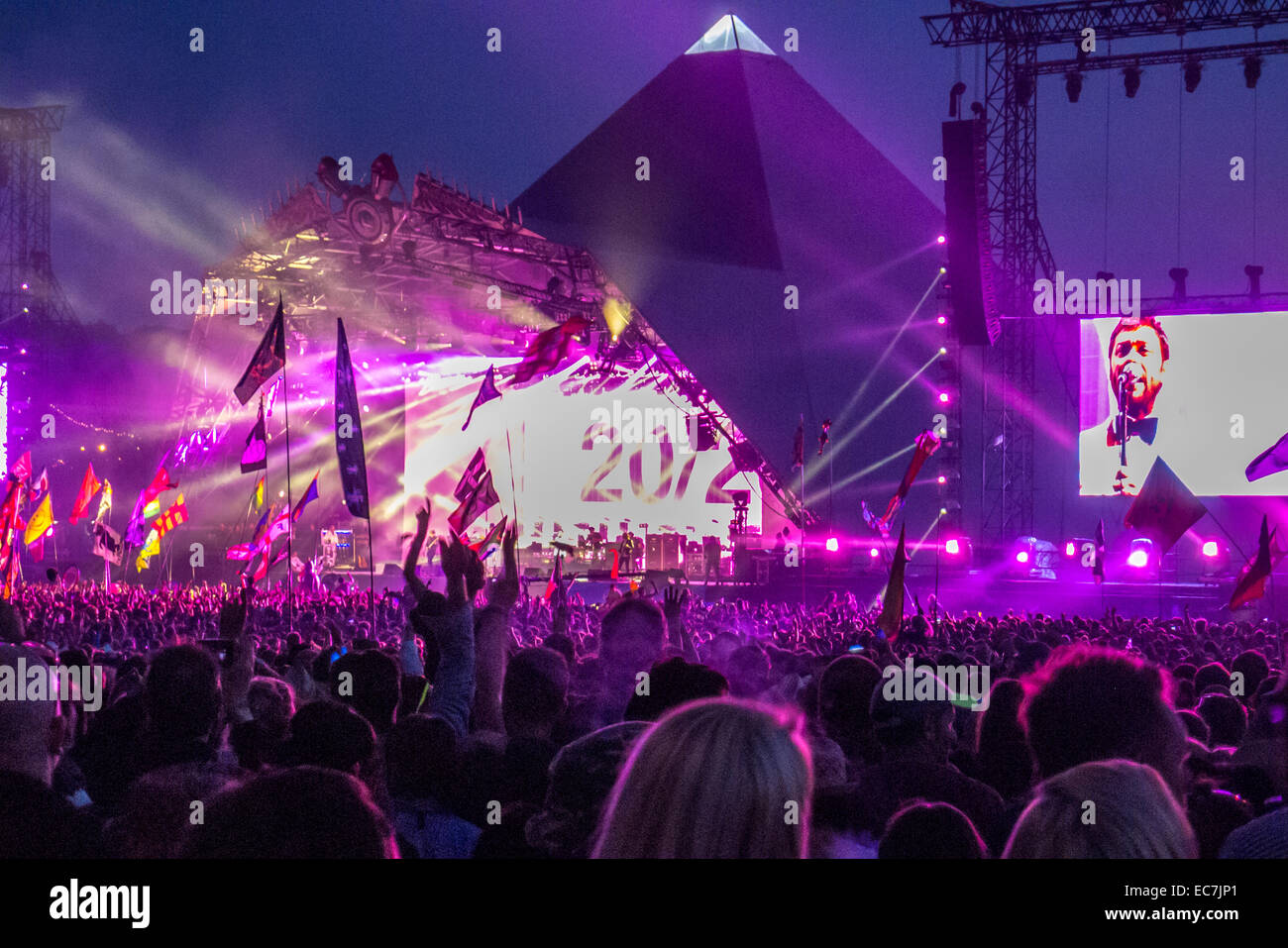 Kasabian eseguendo sulla fase della piramide presso il festival di Glastonbury nel Somerset, Inghilterra. Foto Stock