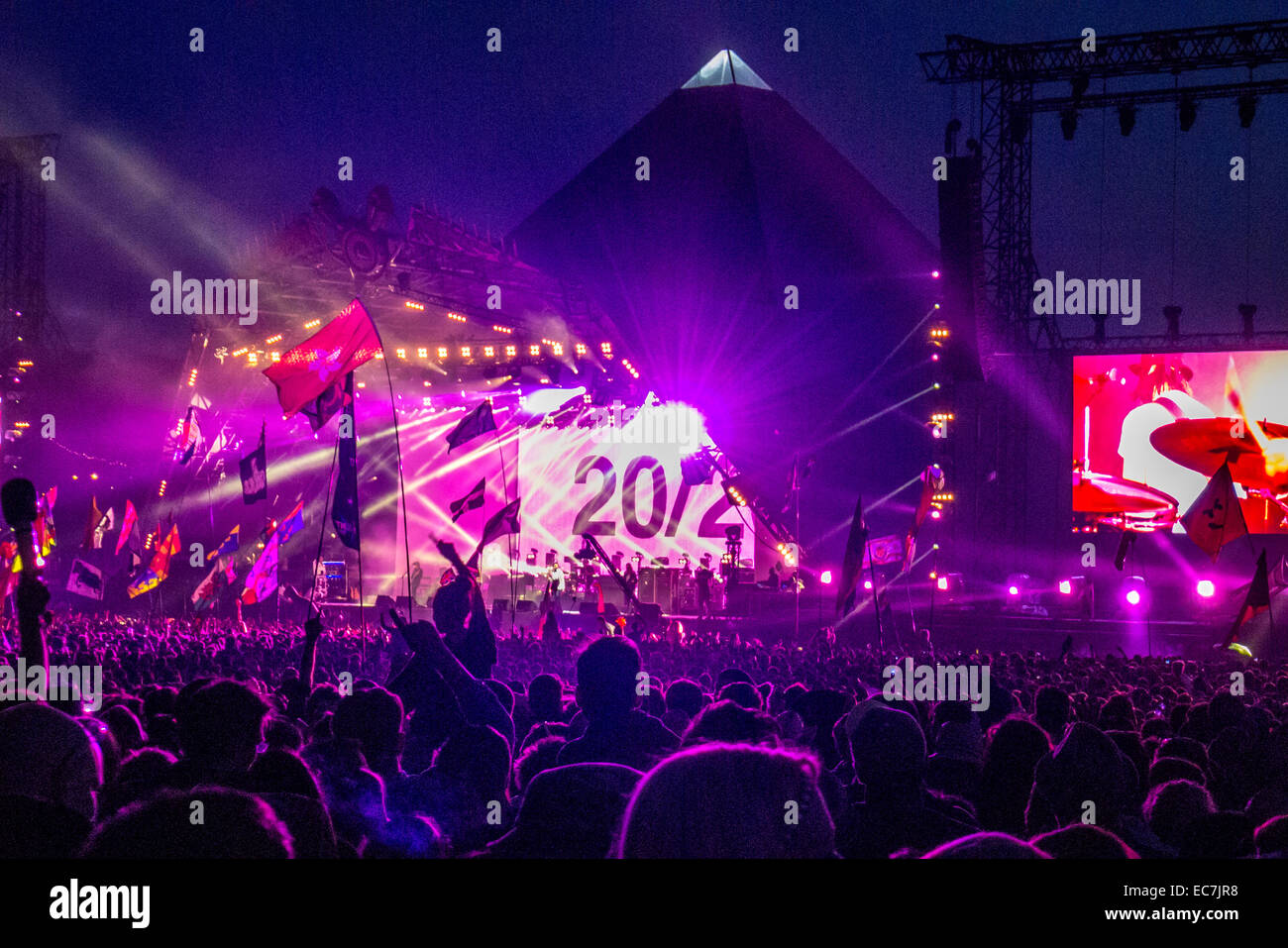 Kasabian eseguendo sulla fase della piramide presso il festival di Glastonbury nel Somerset, Inghilterra. Foto Stock