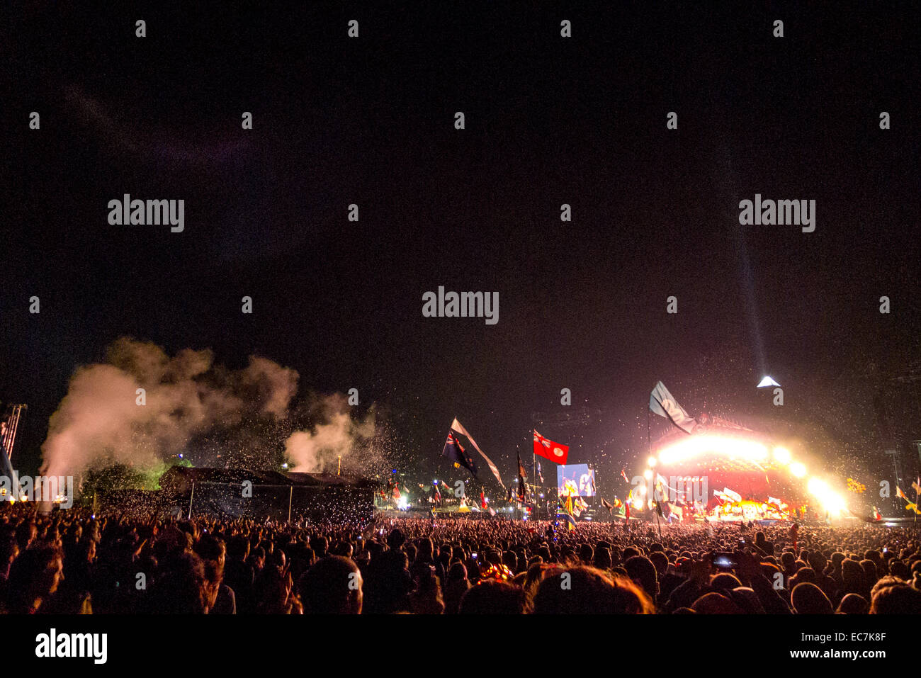 Arcade Fire eseguendo sulla fase della piramide presso il festival di Glastonbury nel Somerset, Inghilterra. Foto Stock
