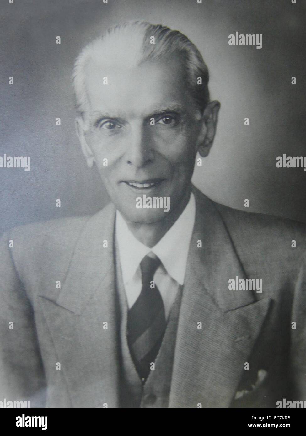 Muhammad Ali Jinnah 25 Dicembre 1876 - 11 settembre 1948. avvocato, politico e il fondatore del Pakistan. Jinnah ha servito come leader della All-India Lega musulmana dal 1913 fino al Pakistan l'indipendenza il 14 agosto 1947, e come il Pakistan il primo governatore generale dall'indipendenza fino alla sua morte Foto Stock