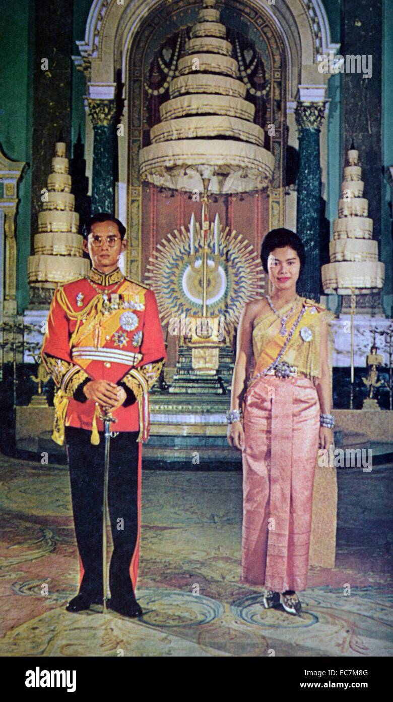 Bhumibol Adulyadej, Re della Thailandia. Nato il 5 dicembre 1927 anche noto come Rama IX, come egli è il nono sovrano della dinastia Chakri. Dopo aver regnato dal 9 giugno 1946 Foto Stock