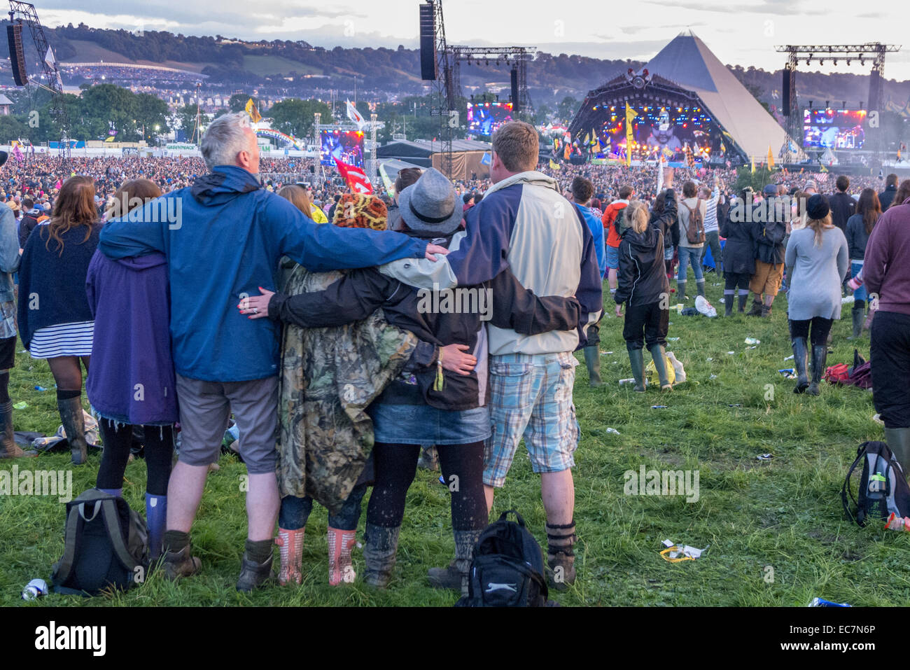 A cantare con il gomito al festival di Glastonbury nel Somerset. Foto Stock
