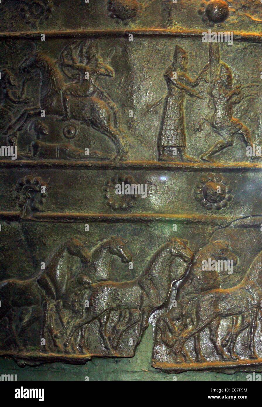 Il Balawat porte furono eretti da Shalmaneser III (858-824 a.C.) nel suo palazzo a Balawat. L'originale delle porte sono state legno, parzialmente coperto e rinforzati con strisce di bronzo, che erano le uniche parti che sono sopravvissuti. Foto Stock