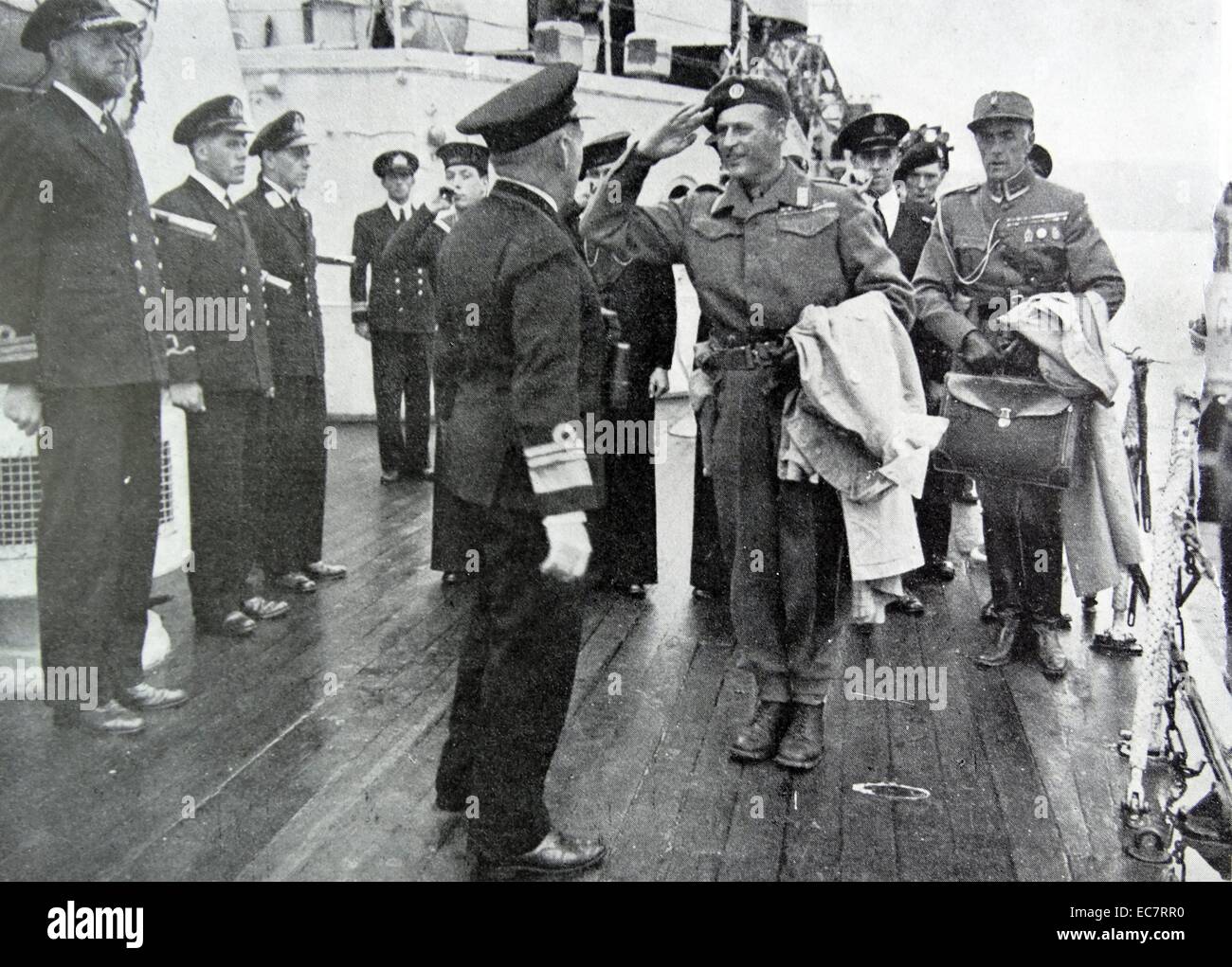 Il principe Olav di Norvegia restituisce Home sul dispositivo HMS Norfolk dopo la liberazione di Norvegia dopo la Seconda Guerra Mondiale Foto Stock