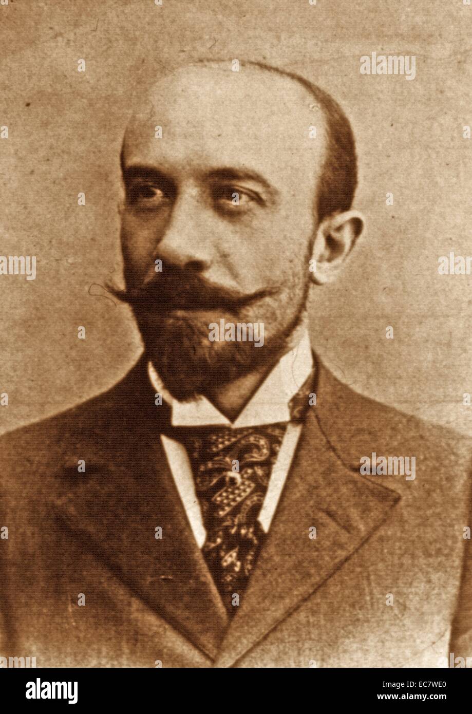 Georges Méliès era un francese di illusionista e regista famoso leader per molte tecniche di narrativa e sviluppi nei primi giorni del cinema. Méliès, un prolifico innovatore nell'uso di effetti speciali, scoperto accidentalmente la sostituzione stop trucco nel 1896, e fu uno dei primi Registi di utilizzare più esposizioni, la fotografia time-lapse, si dissolve e dipinte a mano e il colore nel suo lavoro. A causa della sua capacità di apparentemente di manipolare e trasformare la realtà attraverso la cinematografia, Méliès è talvolta indicato come il primo 'Cinemagician'. Foto Stock