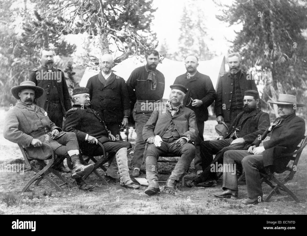 Partito presidenziale, Upper Geyser Basin " Fotografia è ritratto di gruppo di membri di Chester A. Arthur per la spedizione del Parco Nazionale di Yellowstone. Foto Stock
