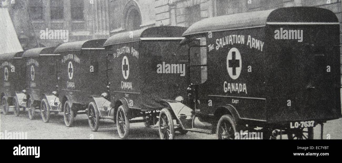Canadian Esercito della salvezza le ambulanze arrivano a Londra per la Croce Rossa per uso in Russia; la prima guerra mondiale 1916 Foto Stock