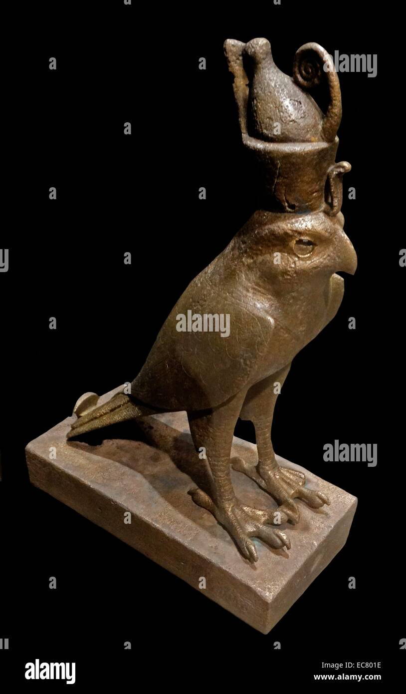 Horus è uno dei più antichi e più significativa delle divinità nell antica religione egiziana. Egli è stato il più spesso rappresentato come un falco Foto Stock