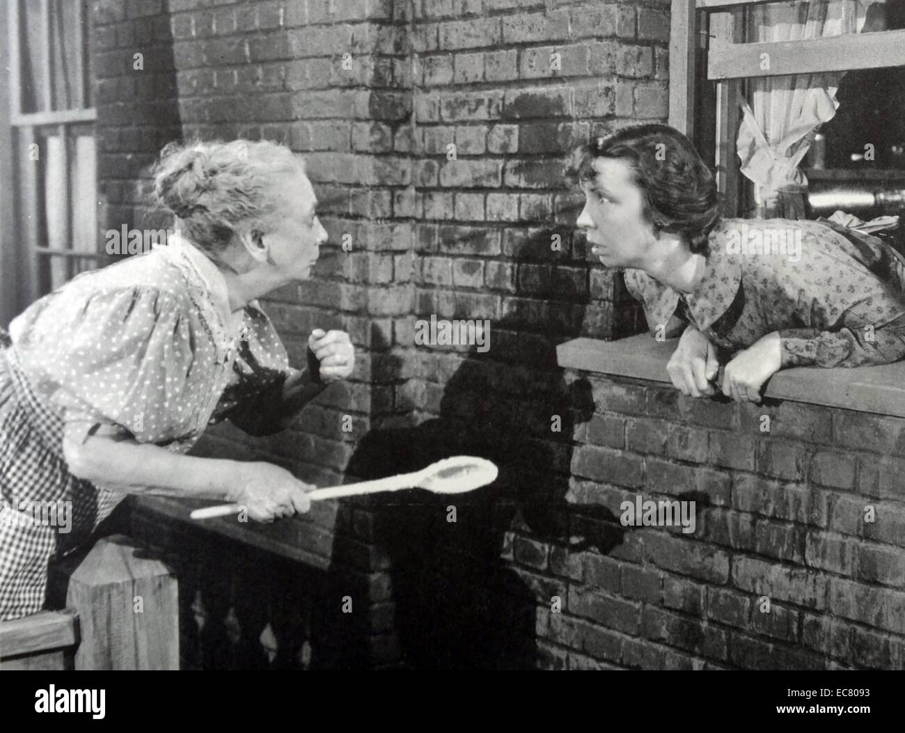 Fury 1936. Le facce dei normali cittadini. Solo qui non sono i normali cittadini ma una folla di fronte ad una prigione, piegate il linciaggio un uomo innocente accusato falsamente su dicerie prove. Foto Stock