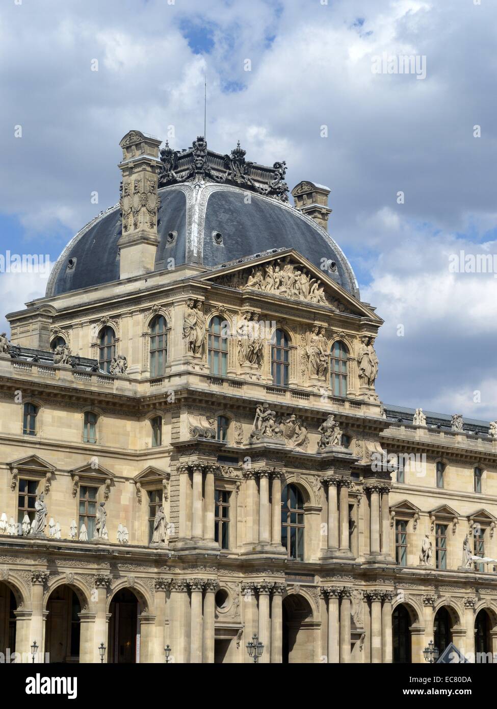 Il museo del Louvre è uno dei più grandi del mondo dei musei e un monumento storico. Stabilito 1792. Datata xviii secolo. Foto Stock