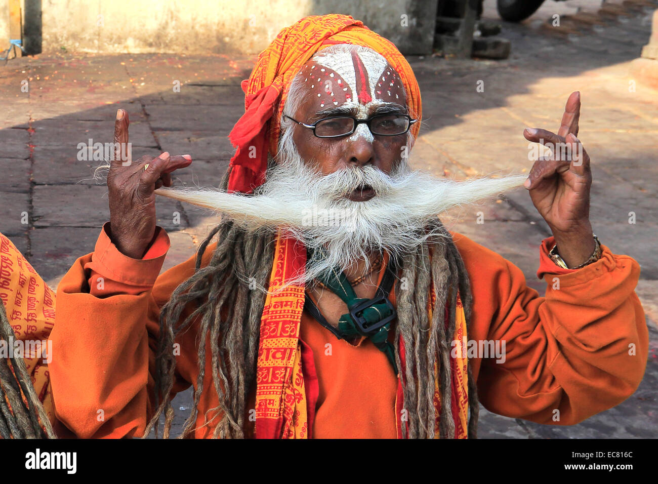 Ritratto di Sadhu, Indù uomo santo, in Hanuman Dhoka, Sito Patrimonio Mondiale dell'UNESCO, Durbar Square, Città Vecchia, la città di Kathmandu, Nepal, Foto Stock