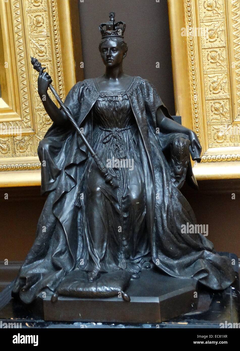 La regina Victoria 1883 dalla Principessa Louise (duchessa di argyle) Questa statuetta in bronzo era la figlia della regina Victoria Foto Stock