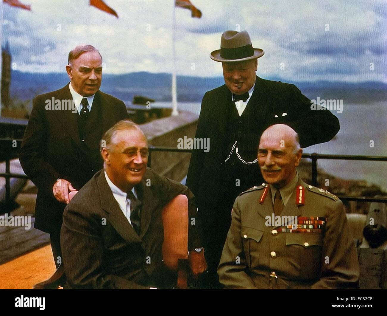 Immagine a colori di Winston Churchill, Franklin D. Roosevelt, Mackenzie King e il Conte di Athlone. La fotografia è stata presa alla Conferenza di Quebec, dove hanno programmato l'invasione della Francia, 1943. Foto Stock