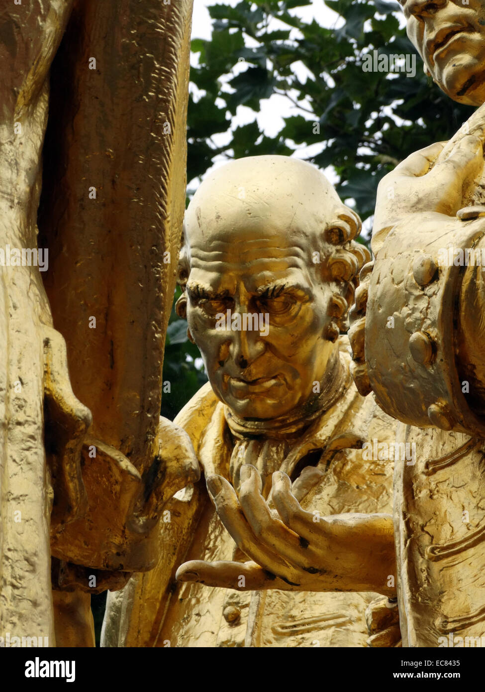 William Bloye della statua di Matthew Boulton; James Watt e William Murdoch; tre di Birmingham più famosi uomini. Essa era destinata a diventare parte di un centro civico complesso ma solo alcune parti di questa e che non sono mai state completate sono state Baskerville House e la Sala della memoria in Centenary Square. Foto Stock