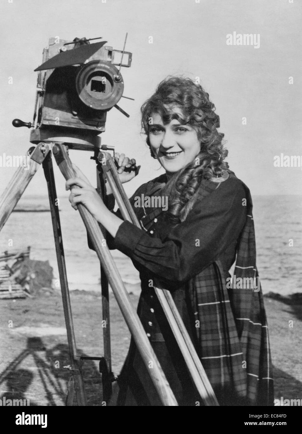Fotografia di Mary Pickford (1892-1979) Canadian-American motion picture attrice, co-fondatore della casa di produzione cinematografica United Artists e uno degli originali 36 fondatori dell'Accademia delle Arti e delle scienze cinematografiche. Datata 1930 Foto Stock