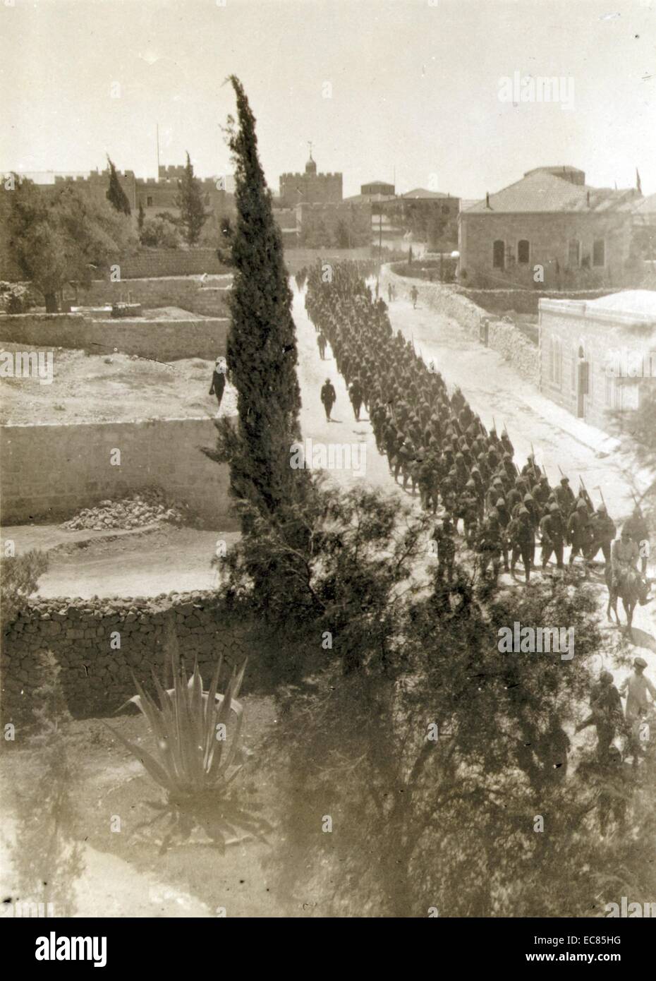 Fotografia di colonne turco marciando in Palestina. Datata 1914 Foto Stock