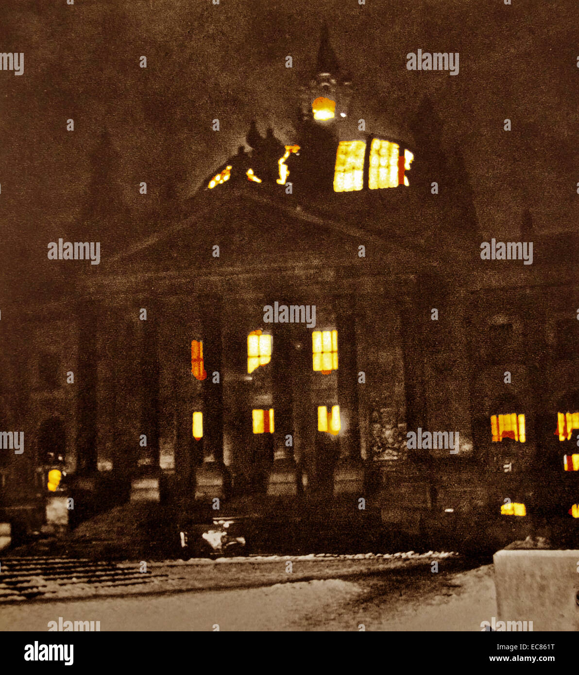 L'incendio del Reichstag fu un attacco incendiario contro l'Edificio del Reichstag a Berlino il 27 febbraio 1933 Foto Stock