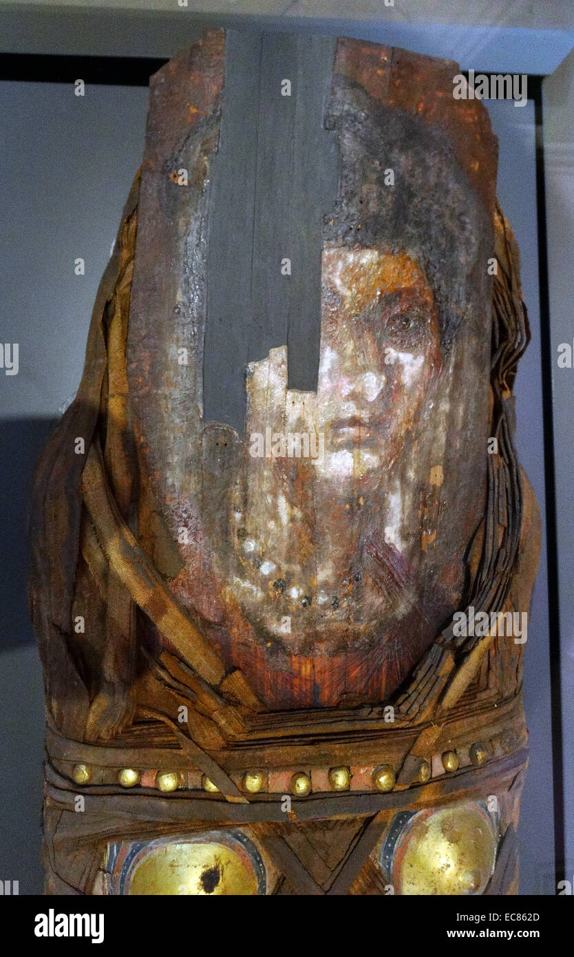 Mummia con un ritratto di una donna da Fayum; Egitto; romano di annunci 100 Foto Stock
