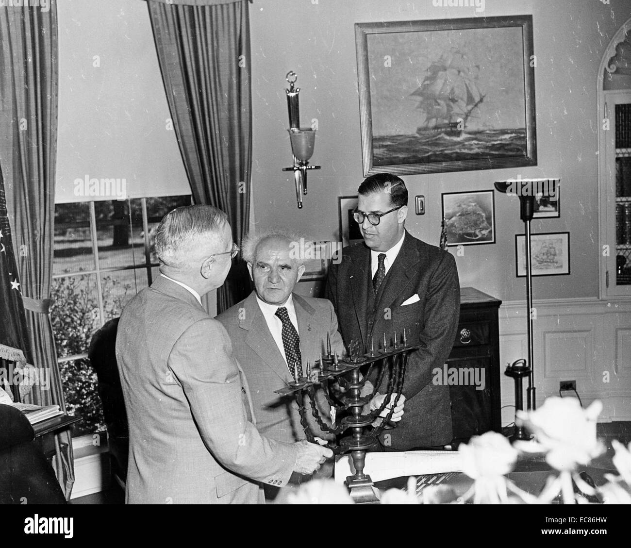 Fotografia del Presidente Truman incontro con il Primo Ministro israeliano David Ben Gurion e Abba eban. Datata 1948 Foto Stock