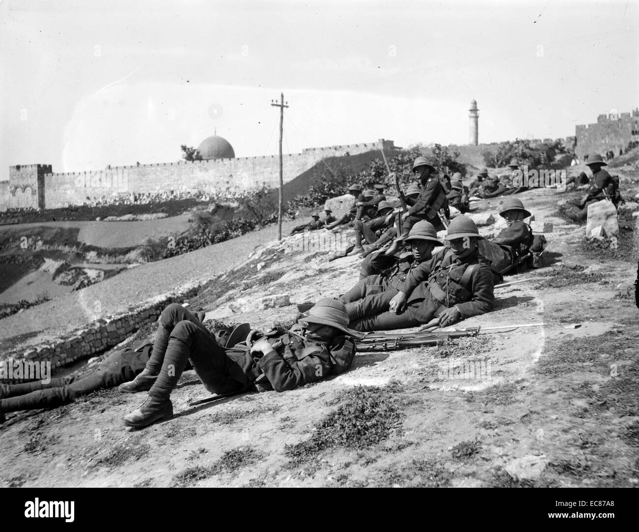 Fotografia di fanteria dello Yorkshire sul dazio in Gerusalemme. Datata 1920 Foto Stock