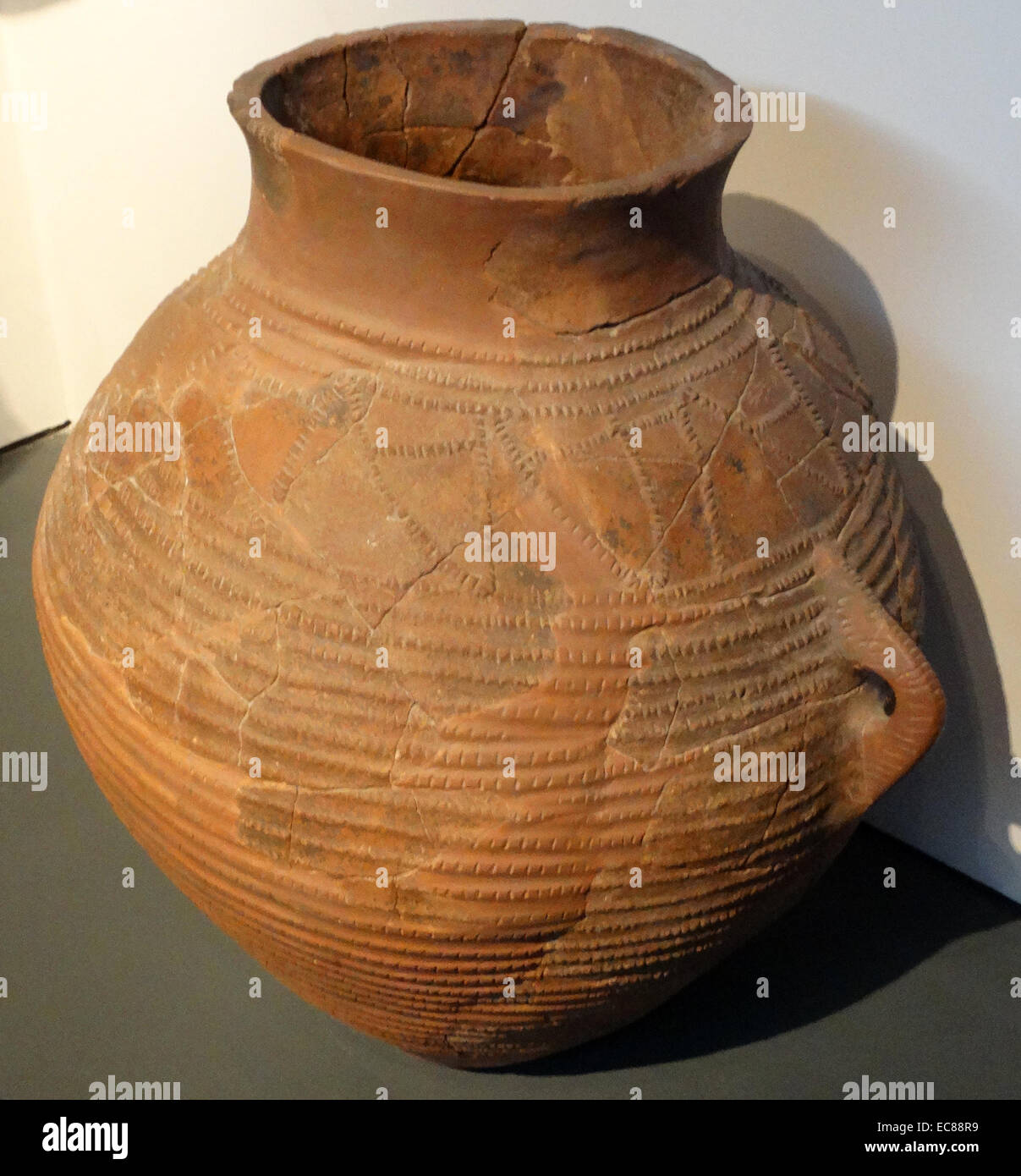 Vaso di storage da Beer-Sceba e Golan, oltre 6,500-5.500 anni fa. Realizzata in ceramica. Foto Stock