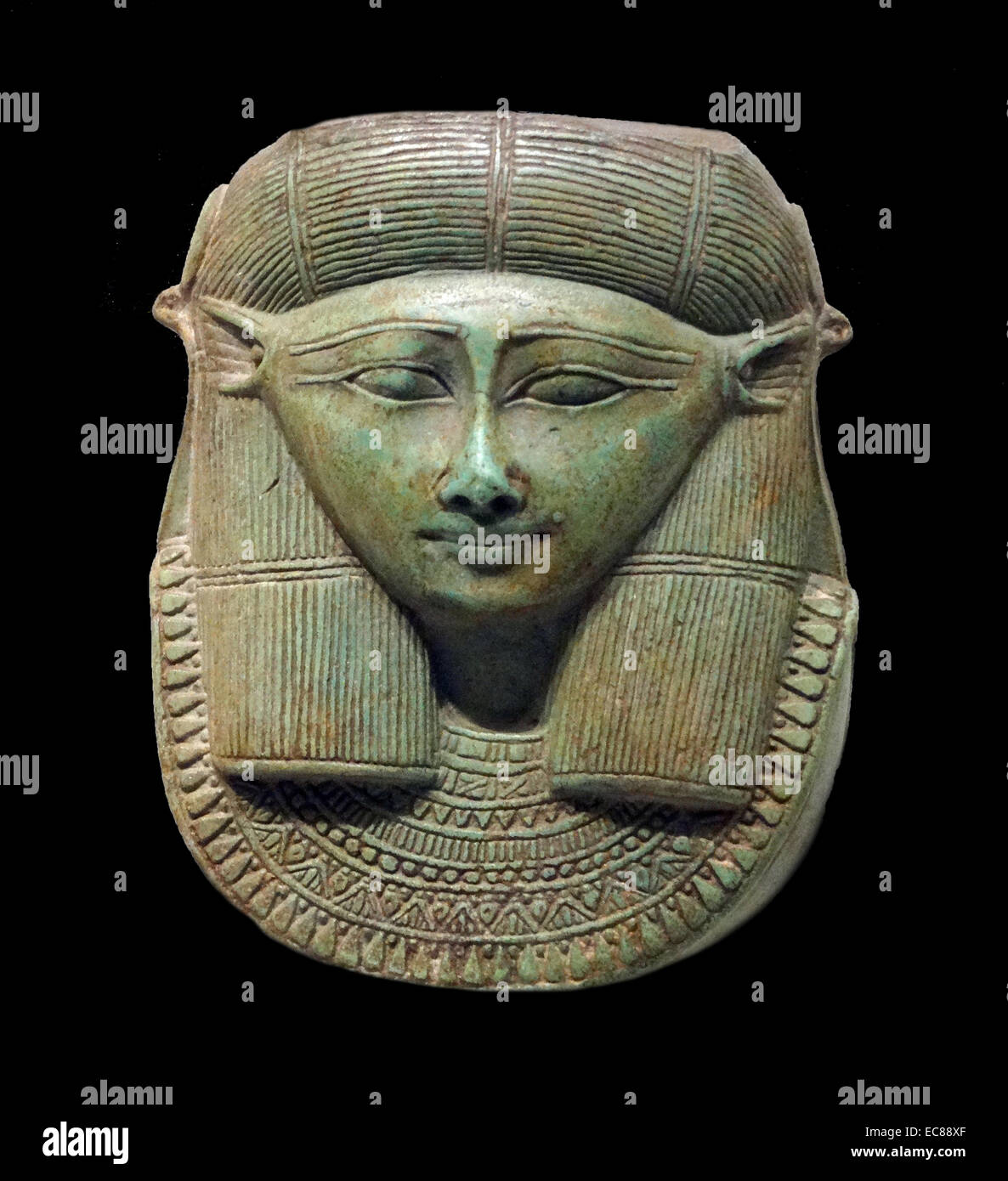 Parte di un cerimoniale di battito nella forma del simbolo di Hathor, dea di amore e di musica. 7th-5secolo. Foto Stock