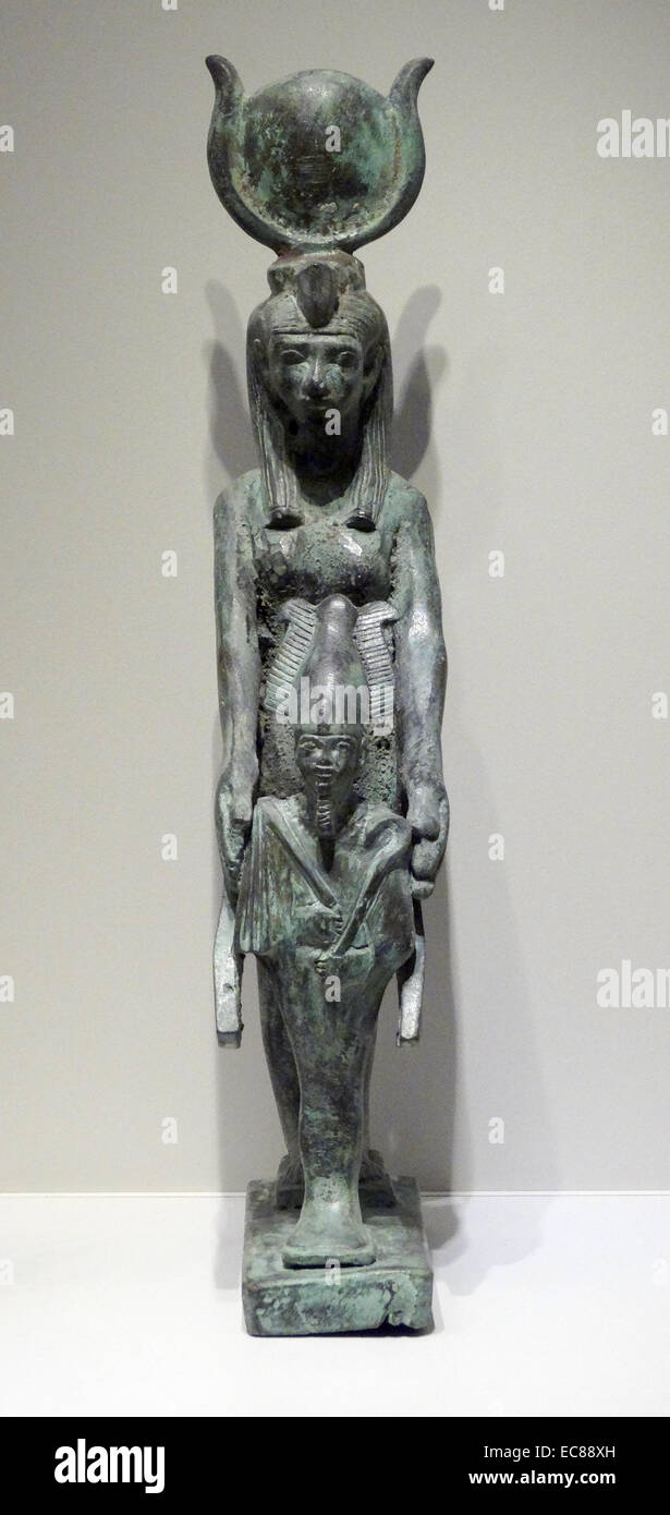 Statuetta di Iside proteggere suo fratello/marito Osiride da 4th-3rd secolo. Foto Stock