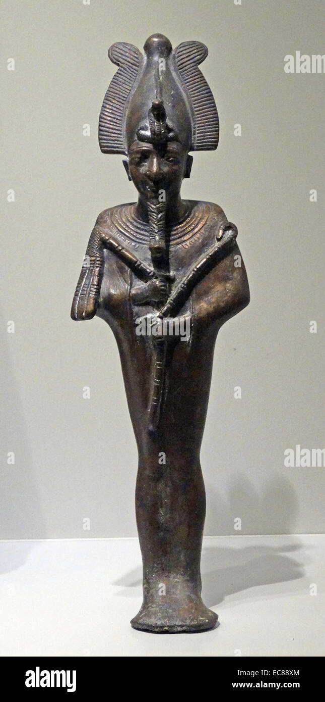 Statuetta di Osiride, il re dei morti, mostrato come una mummia tenendo le insegne regali. Dal 7th-5secolo. Foto Stock