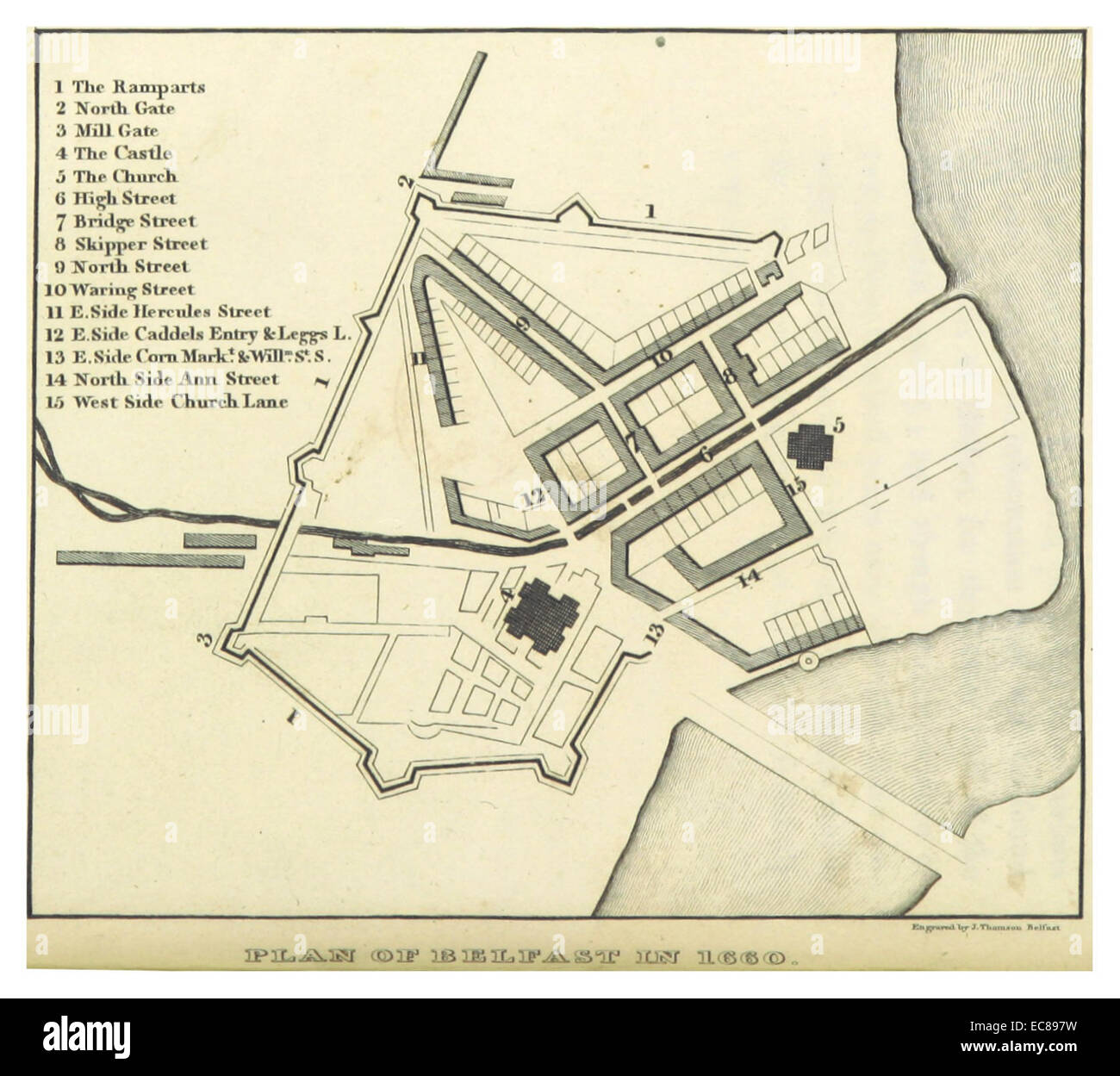 Questa mappa del 1823 di Benn illustra la città di Belfast nel 1660, fornendo un layout dettagliato dell'area urbana durante il XVII secolo. Il piano offre approfondimenti sul primo sviluppo e sulla struttura della città durante il periodo post-medievale. Foto Stock