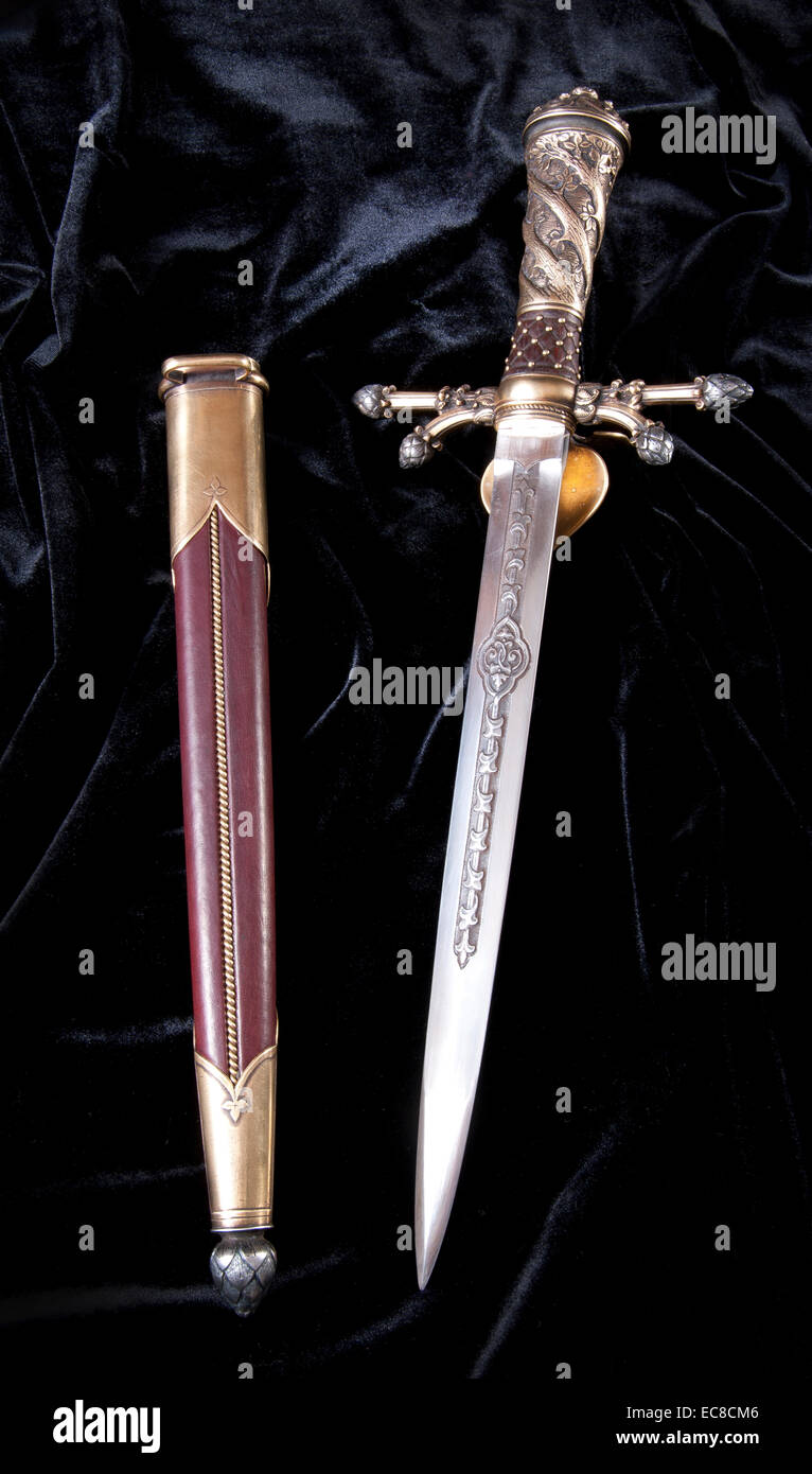 Smart pugnale del soldato medievale. Esso è stato utilizzato per la caccia Foto Stock