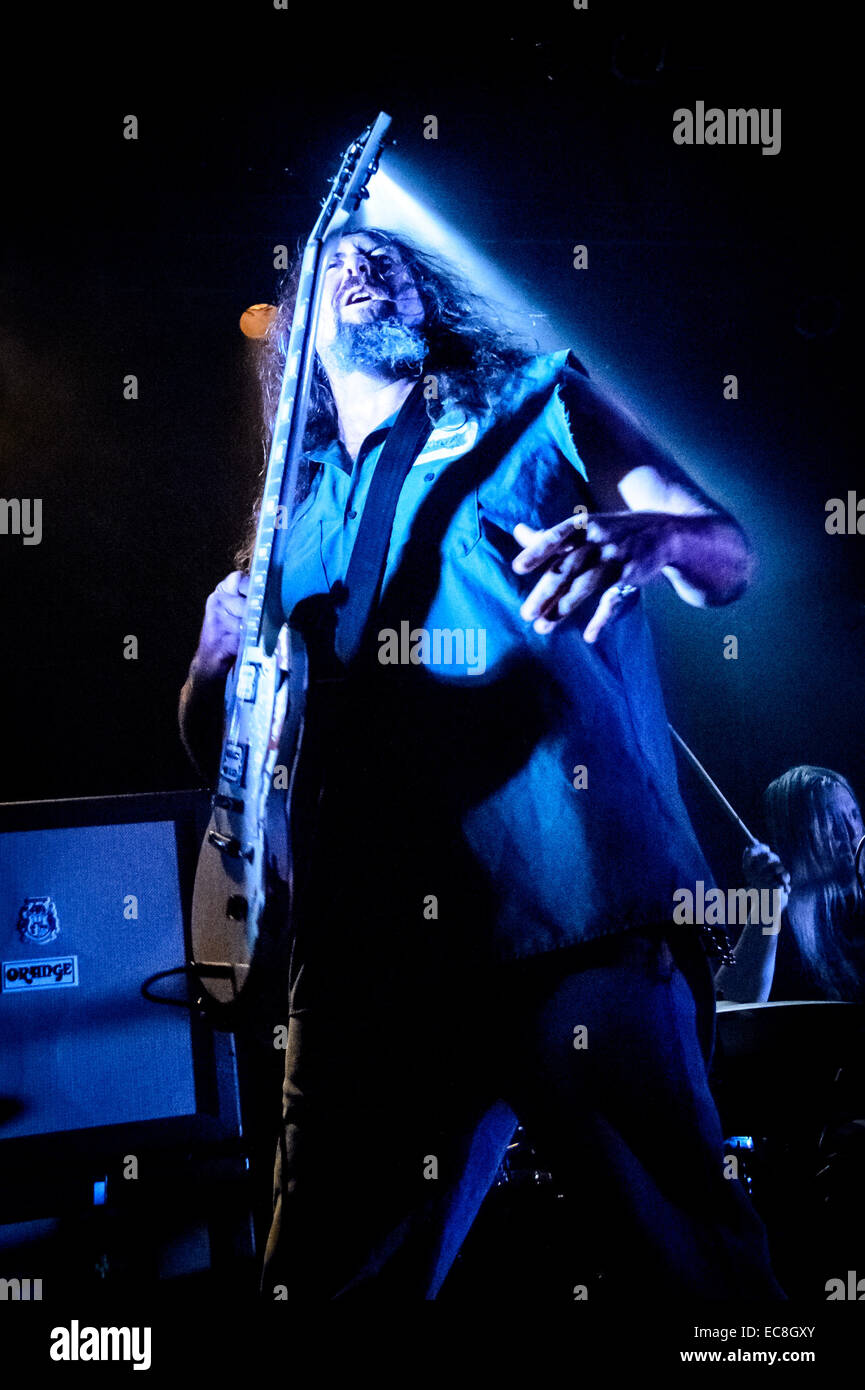 Toronto, Ontario, Canada. 9 Dic 2014. American heavy metal band 'corrosione di conformità " si effettua alla Opera House di Toronto. I membri della band: REED MULLIN, WOODY WEATHERMAN, Mike Dean © Igor Vidyashev/ZUMA filo/Alamy Live News Foto Stock