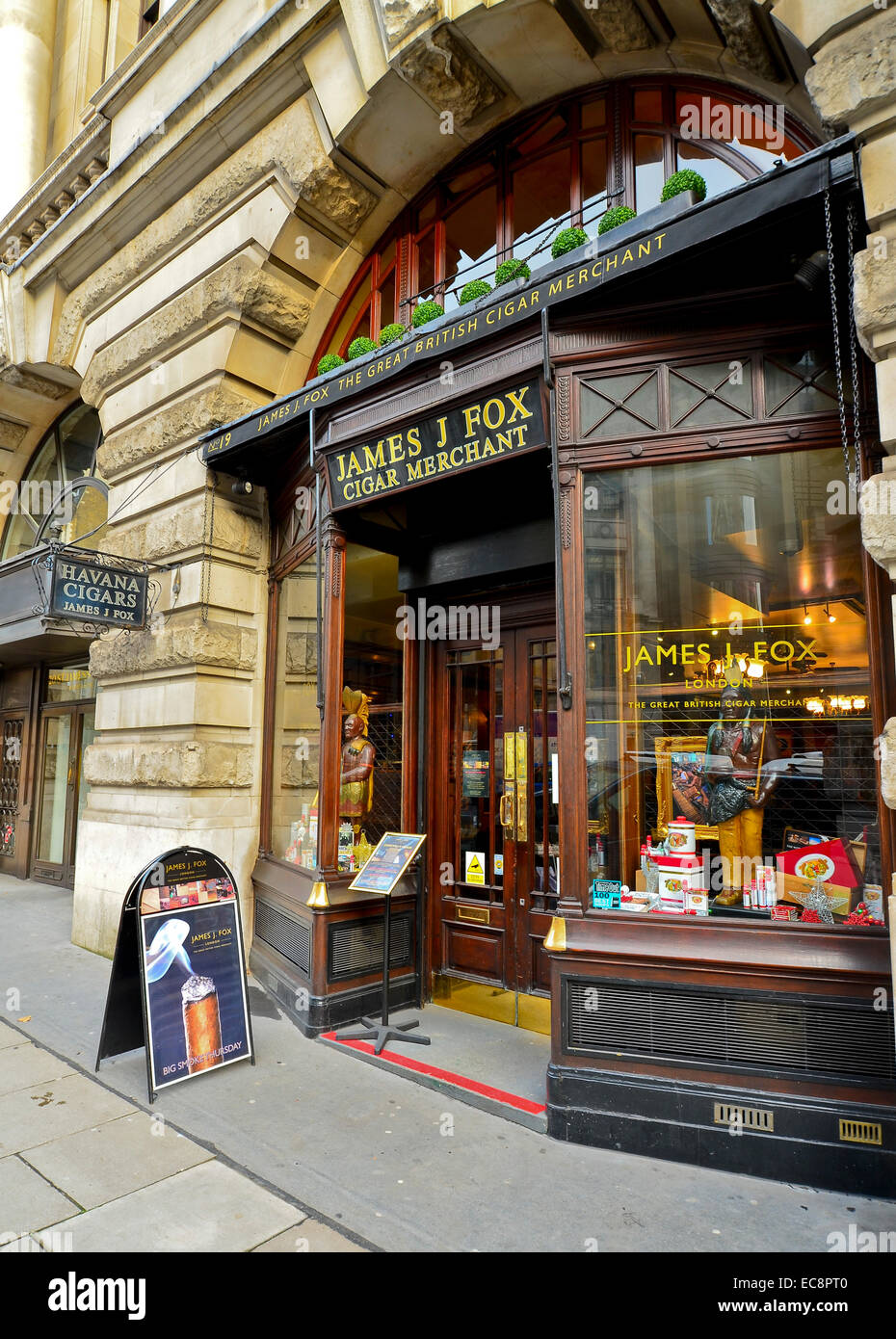 Shop esterno del James J Fox sigaro di mercanti in St James, London, SW1 Foto Stock