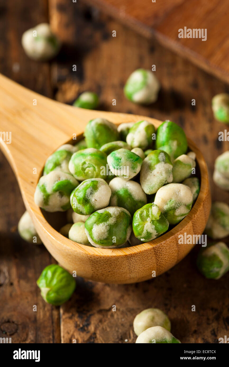 In casa di spezie secco Wasabi piselli come antipasto Foto Stock