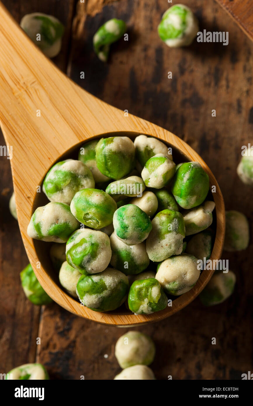 In casa di spezie secco Wasabi piselli come antipasto Foto Stock