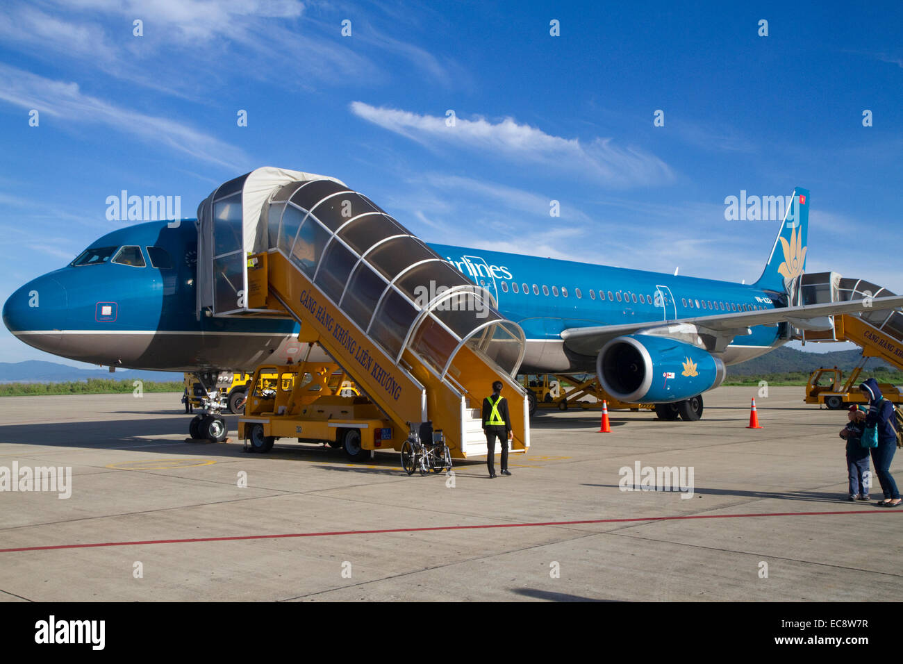 Vietnam Airlines airbus a Lien Khuong Airport nelle Highlands Centrali regione del Vietnam. Foto Stock