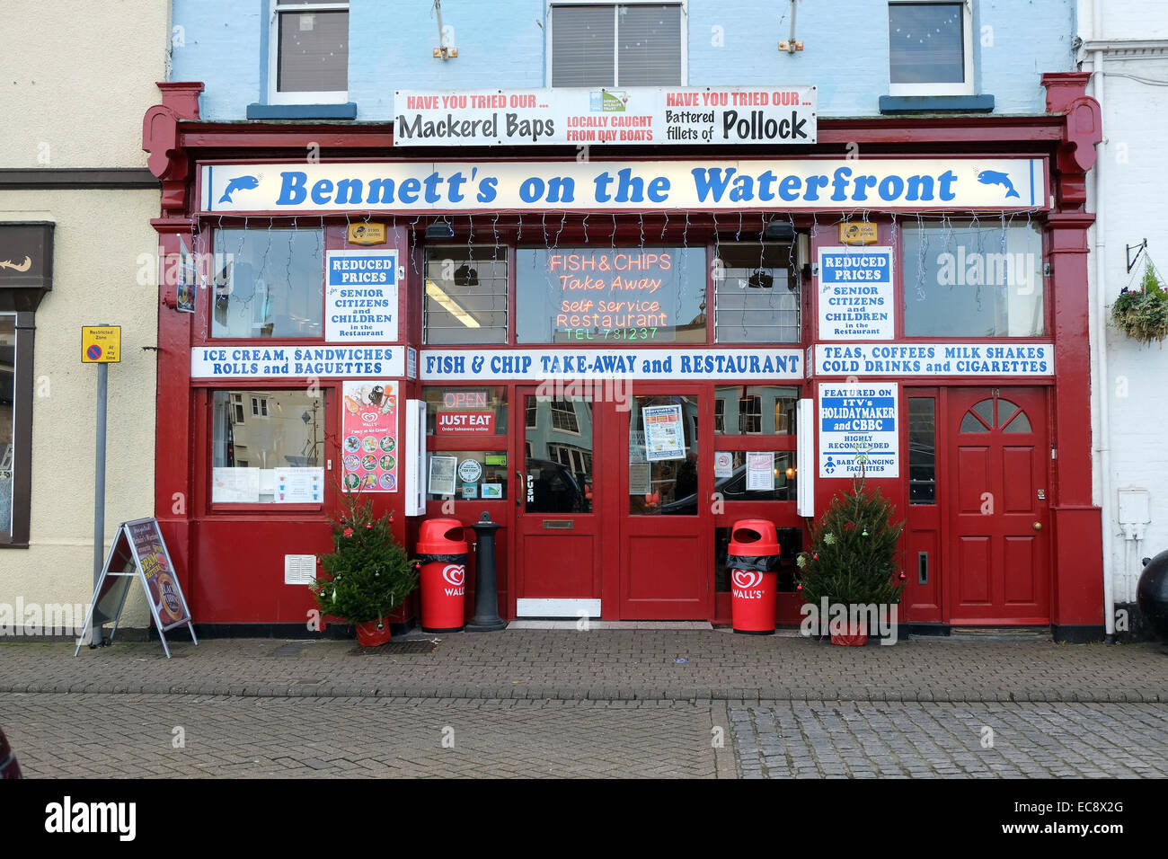 Il Bennett's sul lungomare, un ben noto pesce e chip shop a Weymouth, è stato visto time sulla televisione 10 Dicembre 2014 Foto Stock