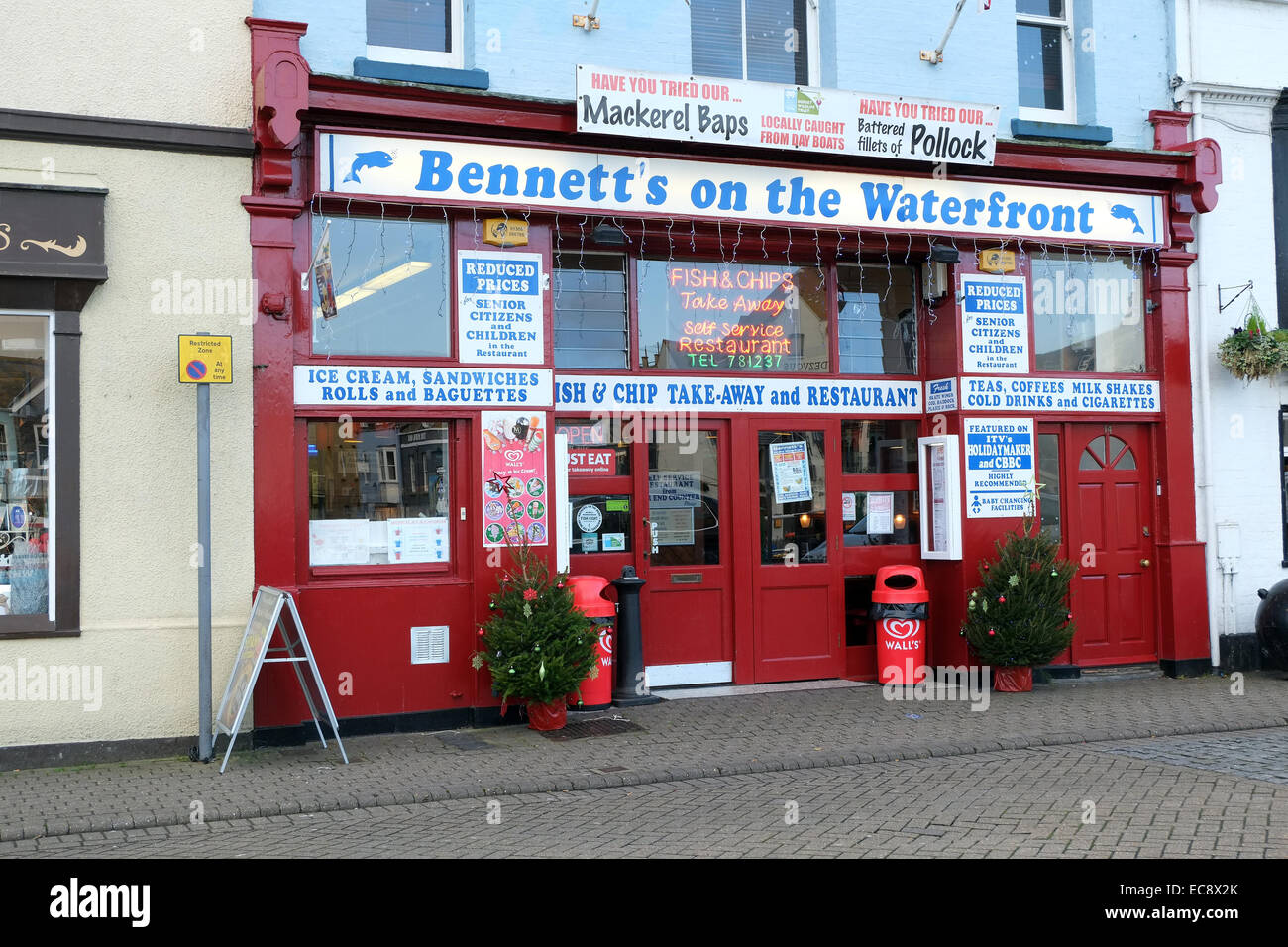 Il Bennett's sul lungomare, un ben noto pesce e chip shop a Weymouth, è stato visto time sulla televisione 10 Dicembre 2014 Foto Stock
