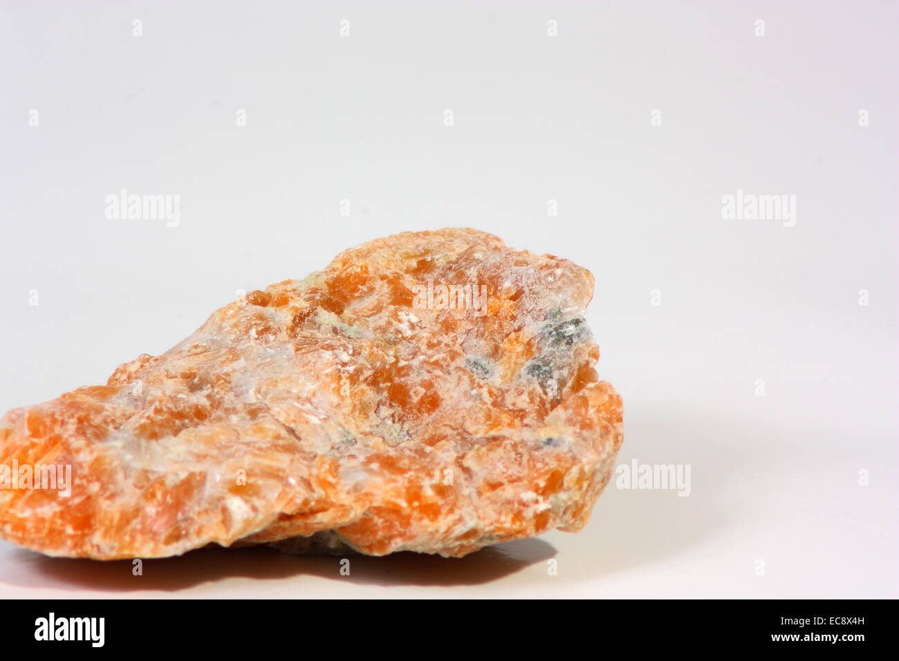 Un piccolo pezzo di minerale di calcite Foto Stock