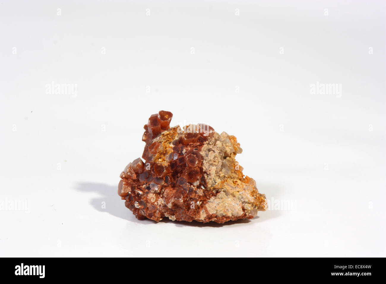 Un piccolo pezzo di minerale di aragonite Foto Stock