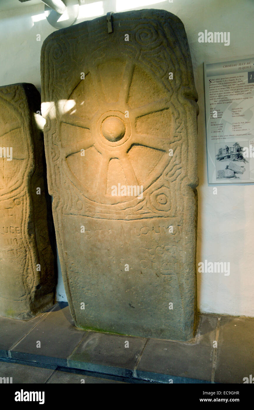 Croce di Ilquici 10/11Secolo, Margam pietre Museum, Neath Port Talbot, South Wales, Regno Unito. Foto Stock