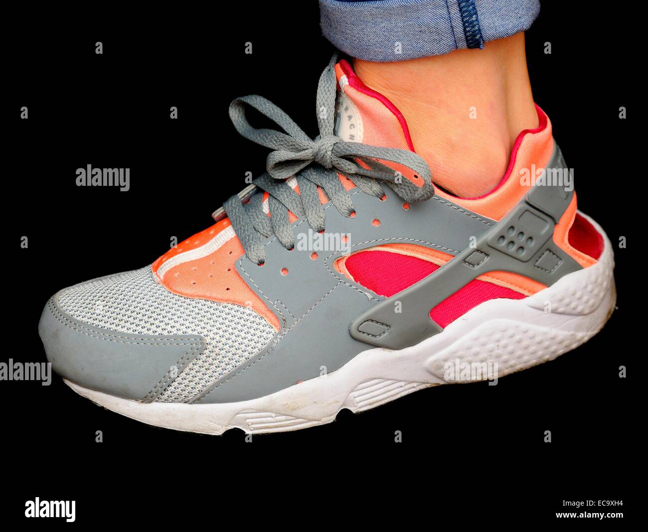 Una delle ragazze Nike Air huarache scarpa da allenamento Foto stock - Alamy