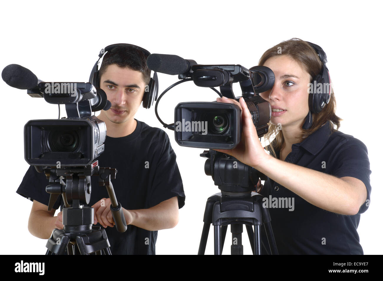 Il giovane e la giovane donna con telecamere su sfondo bianco Foto Stock