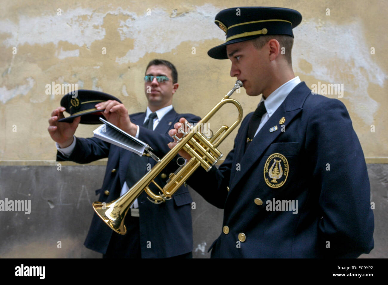 Semana Santa (Pasqua), Fiesta. Festa per le strade del centro storico di Siviglia. Andalusia, sud della Spagna Foto Stock