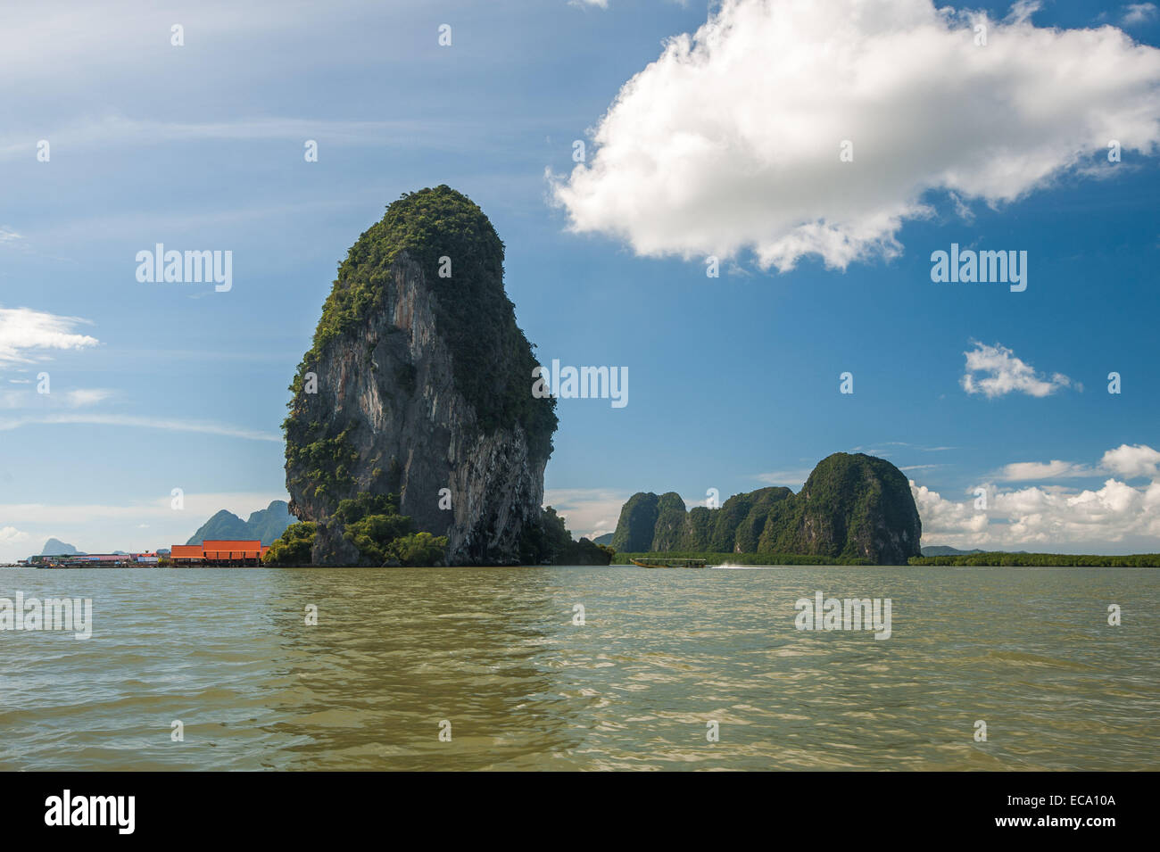 Vista in lontananza ko panyee musulmana del villaggio di pesca Foto Stock