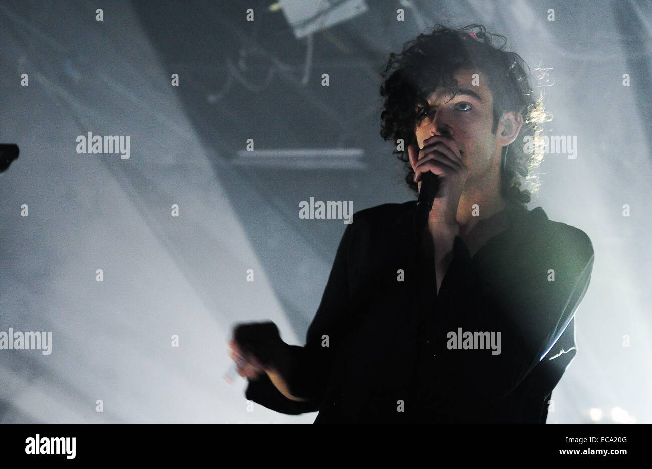 Brooklyn, NY, STATI UNITI D'AMERICA. Decimo Dec, 2014. Matteo Healy, il 1975 presso gli arrivi per Tumblr il primo esercizio annuale di revisione in parte, Brooklyn Night Bazaar, Brooklyn, NY Dicembre 10, 2014. Credito: Gregorio T. Binuya/Everett raccolta/Alamy Live News Foto Stock